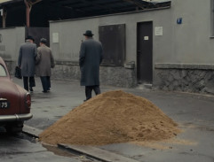 Maigret před továrnou