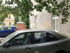 Maigret a hubatá služka