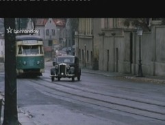 Kostelní ulice - auto a tramvaj