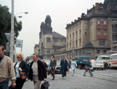 Před nádražím v Praze