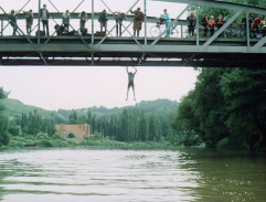 Skok z mostu