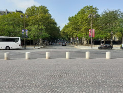 U Vítězného oblouku