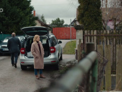 pred domom Renáty Lukášovej