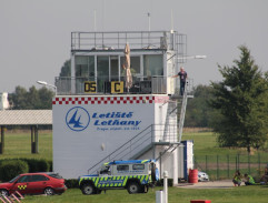 riadiaca veža na letisku