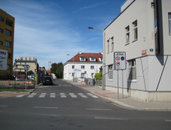 pred novinárovým domom