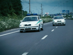 výjazd policajných áut