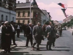 pred budovou Slovenskej národnej rady
