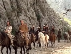 Vinnetou a Old Shatterhand putují s bandity pro zlato do údolí smrti. 