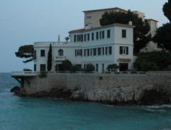 Dům Alaina Charniera