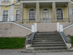 pred zámkom arcivojvodu