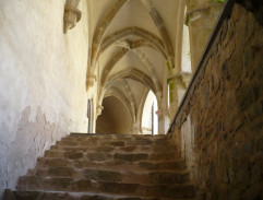 schody v kláštore