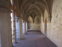 chodba v kláštore