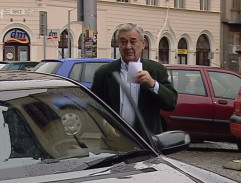 pred domom Hrčkovej