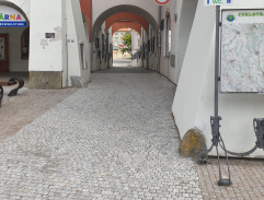 Podjazd na námestí