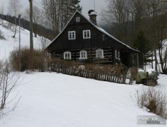 Zasněžená chaloupka