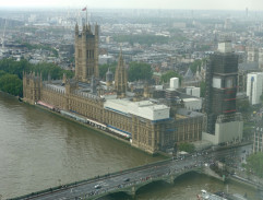 Let nad Westminsterským palácem