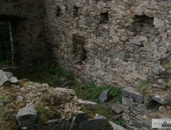vchod do zakletého hradu