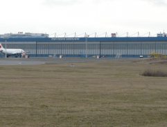 hangár na letisku