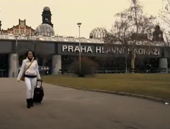 Andrea přijíždí do Prahy
