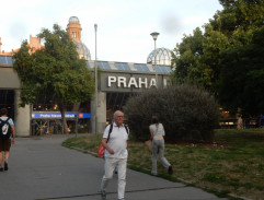 Andrea přijíždí do Prahy