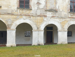 Pandur s useknutou hlavou