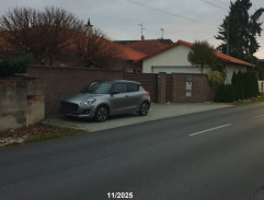 pred Maňkiným domom 2