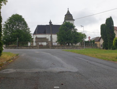 boční pohled na kostel