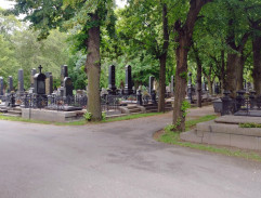 Příjezd na pohřeb