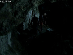 V jeskyni 2