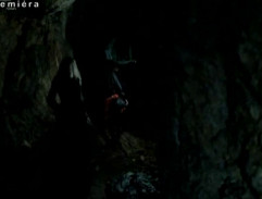 V jeskyni 3