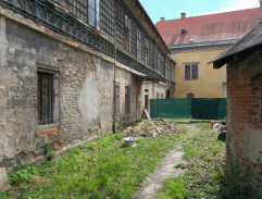 Urban v uličce
