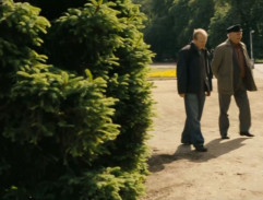 otec so synom v parku