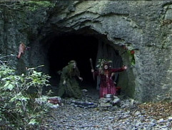 U jeskyně