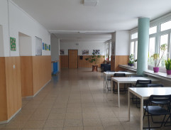 Školní chodba 2