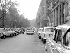 Luxusní vůz na ulici