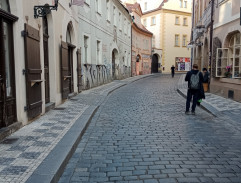 Příjezd tajemného auta