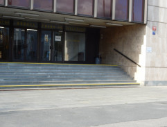 Vchod do budovy BIS