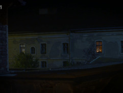 Okna bytu Karla Chládka