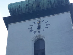 Hodiny na věži kostela