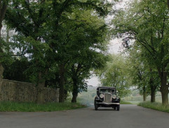 Před sídlem Springwood