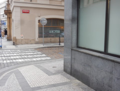 Před restaurací Dubonnet