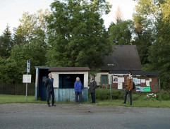 Na zastávce autobusu