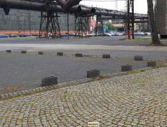 U koncertní haly Gong