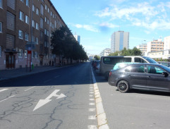 Na zastávce tramvají