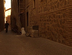 Dean Corso jde do obchodu s knihami