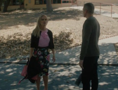 Před školou Abigail