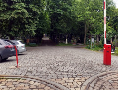 Hřbitovní brána