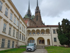 Biskupský dvůr