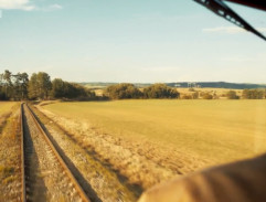 Výhled z kabiny vlaku