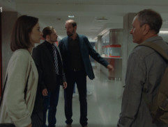 Před soudní síní